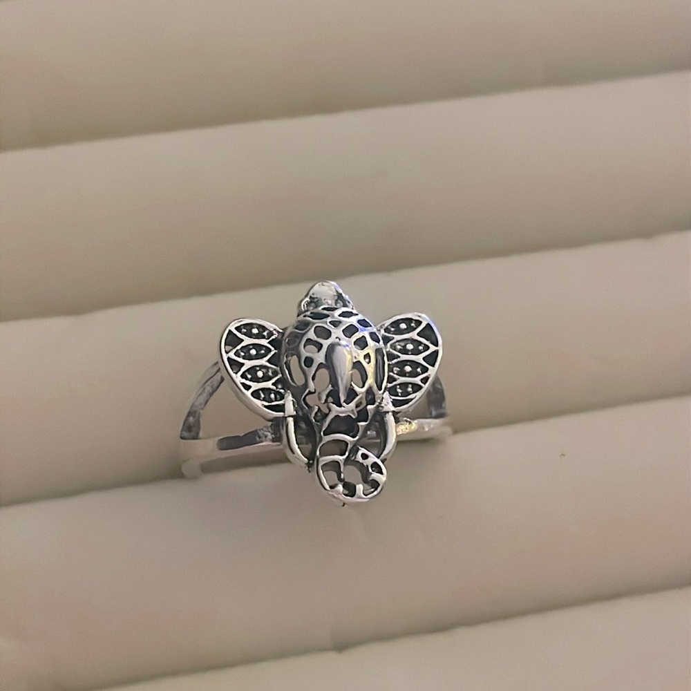 Elephant silver tone ring
